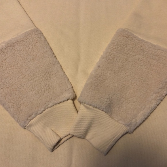 Host Pick ✨✨✨Ivory white sherpa detail sleeves oversized dress / long dress - Picture 3 of 9